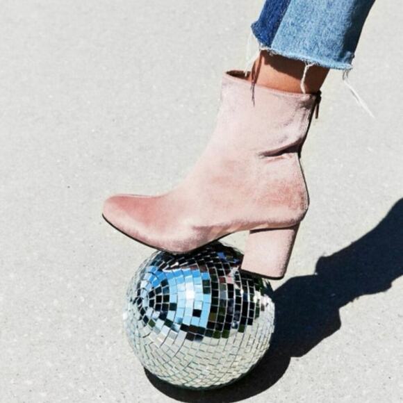 Free People Cecile Velvet Ankle Heel Boots Rose Pink EUC Women’s Size 8.5